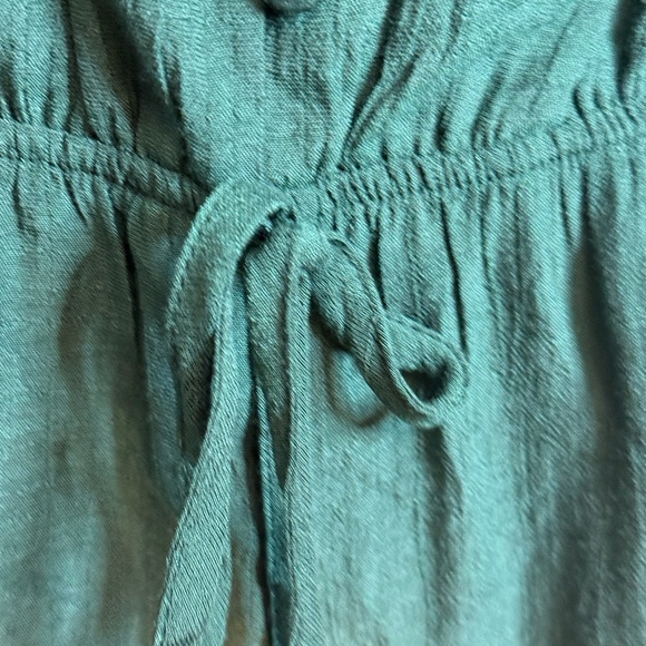 Elegant Green Button-Down Dress - Picture 5 of 8